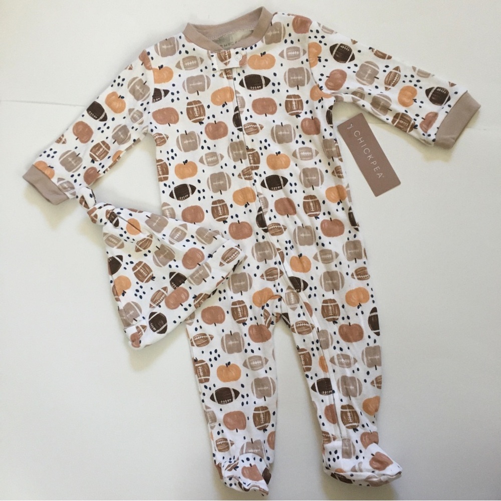 Baby Infant (6-9M) Footie & Matching Hat Footballs and Pumpkins Print | ChickPea
